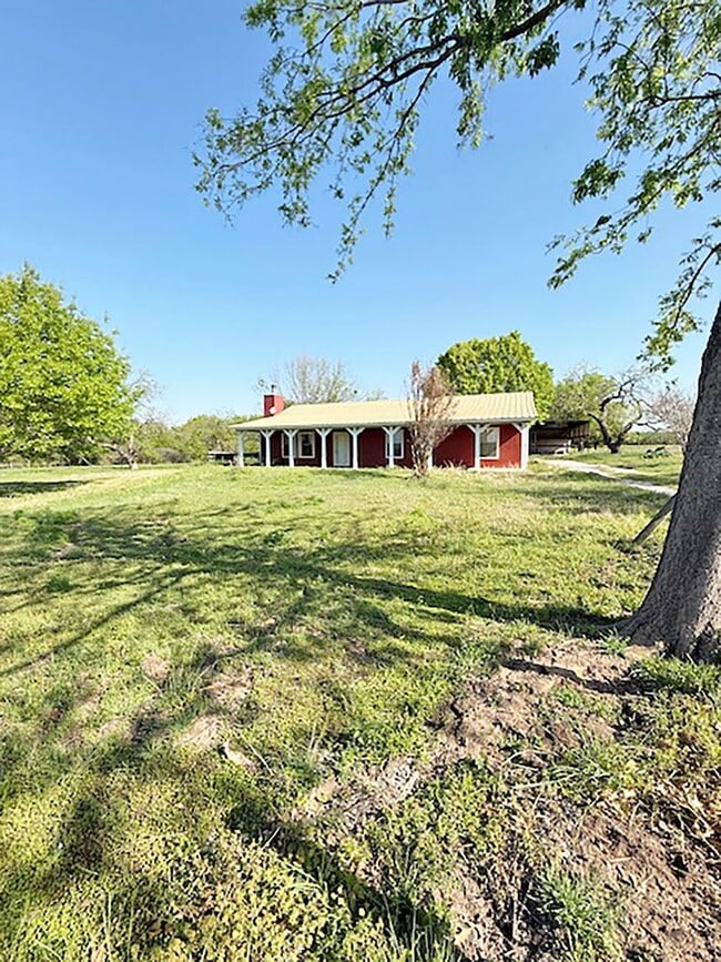 Building Photo - Nice 3 Bdrm 2 Bath Home in Decatur Texas