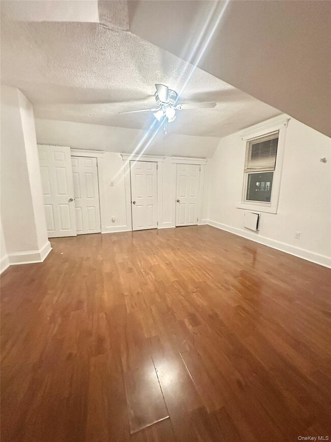 Building Photo - 525 E 5th St