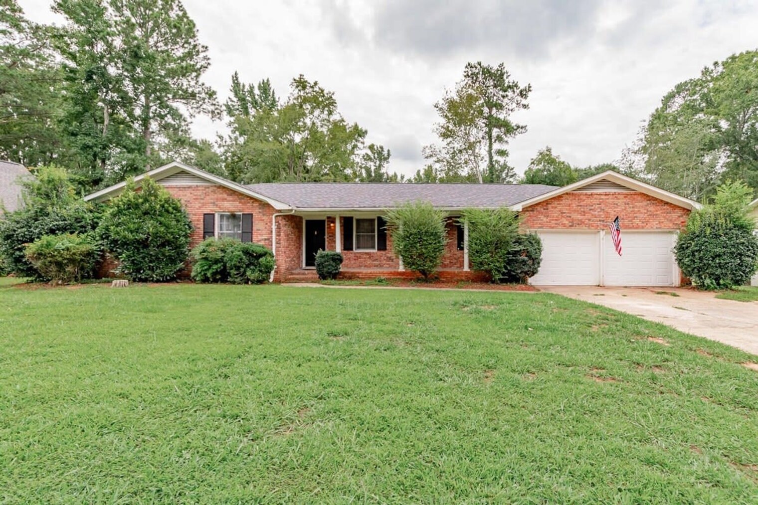 Building Photo - 419 N Royal Tower Dr