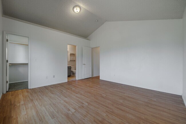Building Photo - 5108 Hawk Springs Dr