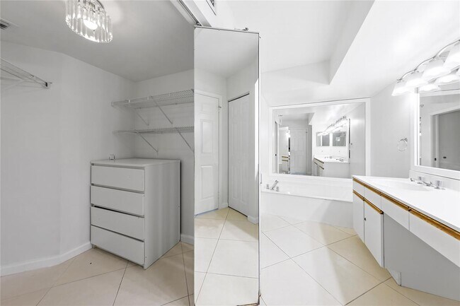 Building Photo - 3530 Mystic Pointe Dr