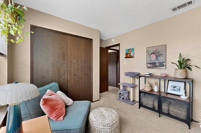 Building Photo - 7304 Eganhill Dr