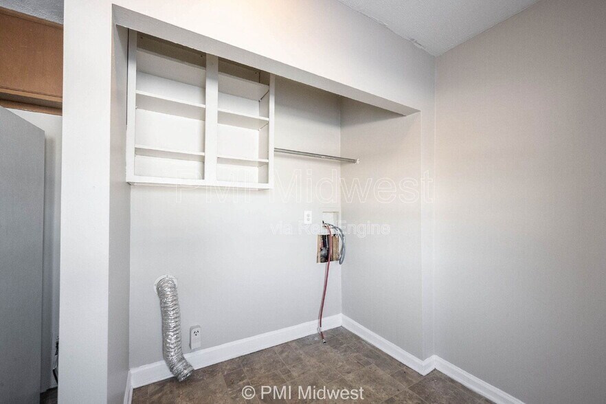 Building Photo - 4881 300W