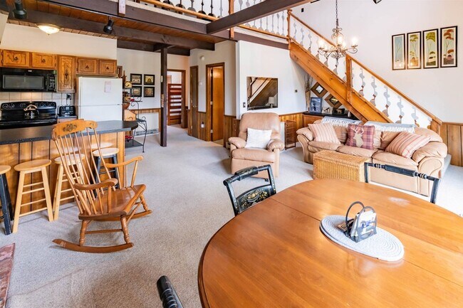 Building Photo - 18 Bunker Ln