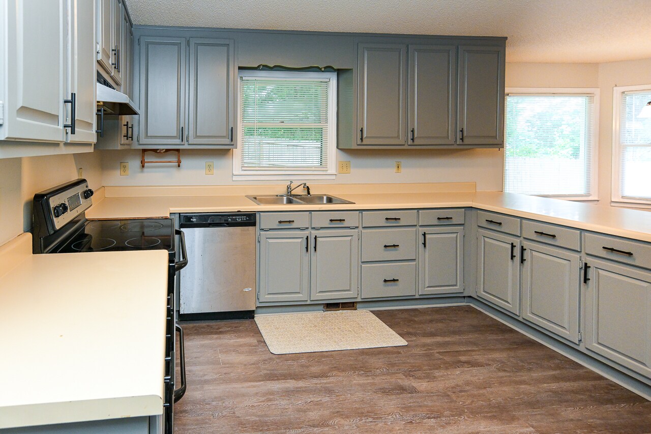Building Photo - 157 Greenwood Dr