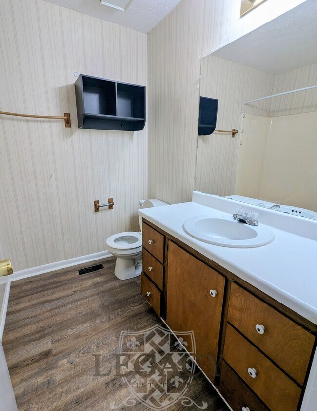 Building Photo - 1034 Brookview Dr