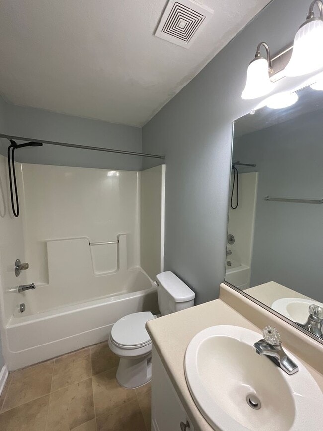 Building Photo - 4463 Belair Dr