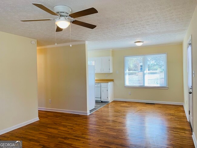 Building Photo - 24 Camellia Dr