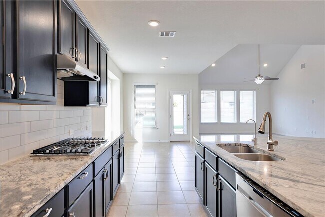 Building Photo - 6533 Leonardo Cove