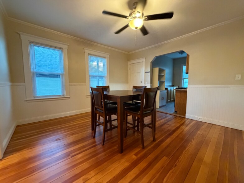 Building Photo - 320 Wood St