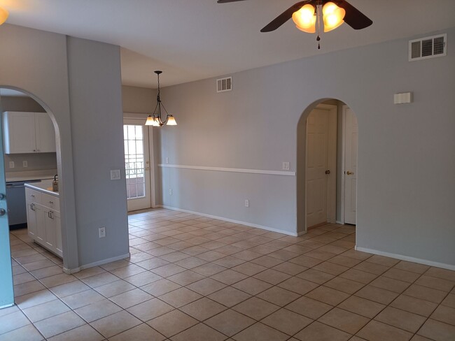 Building Photo - Gated Summerlin Condo - Ground floor 2/2 w...