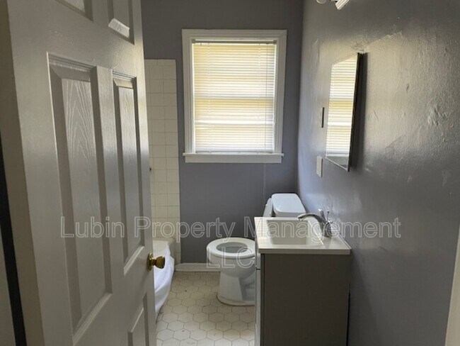 Building Photo - 1070 S Highland St