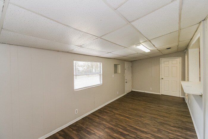 Building Photo - 2844 Myra St