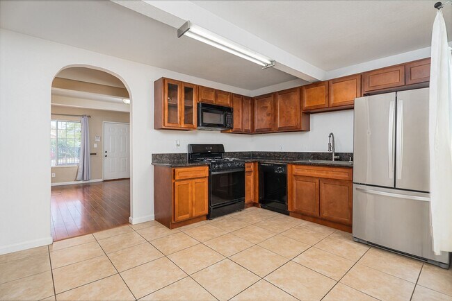Building Photo - 290 Lindley Dr