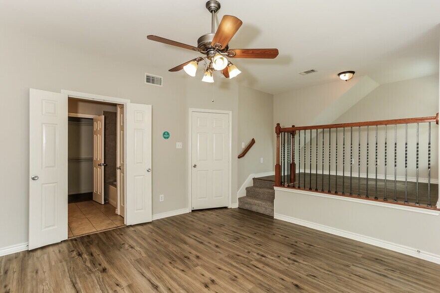 Building Photo - 12634 Bay Ave