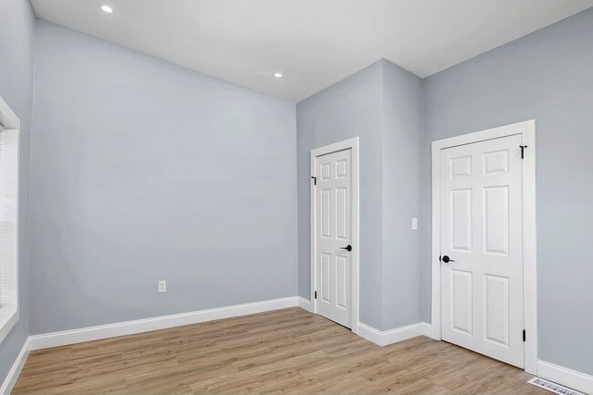 Building Photo - Beautifully renovated 3BR/3.5BA in Upper F...