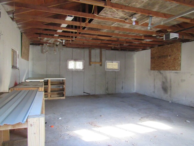 Building Photo - 4894 Eisenhower St