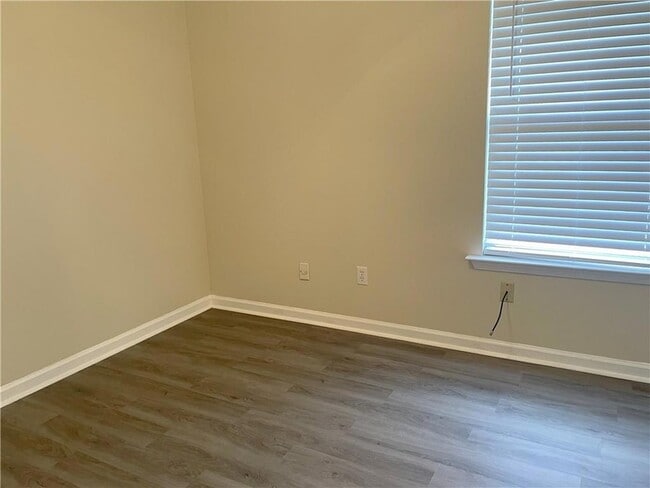 Building Photo - 213 Rosebud St