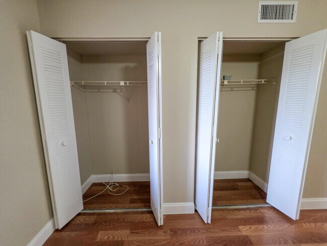 Building Photo - 6080 Forest Hill Blvd