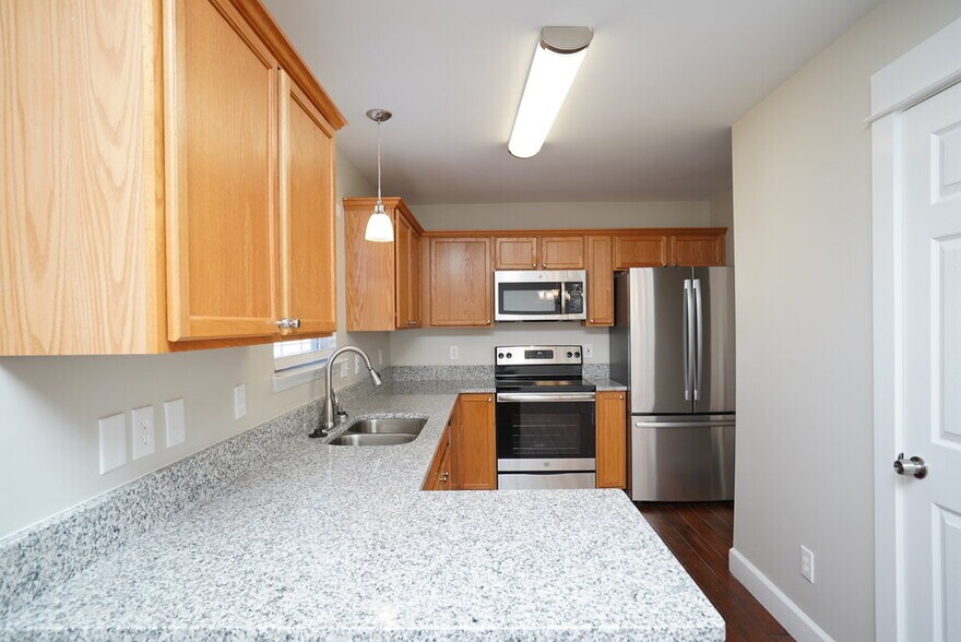 Building Photo - 102 Meadow Crest Ct
