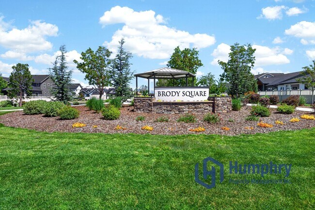 Building Photo - Beautiful home minutes from Costco