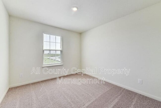 Building Photo - 18640 Quiet Range Dr