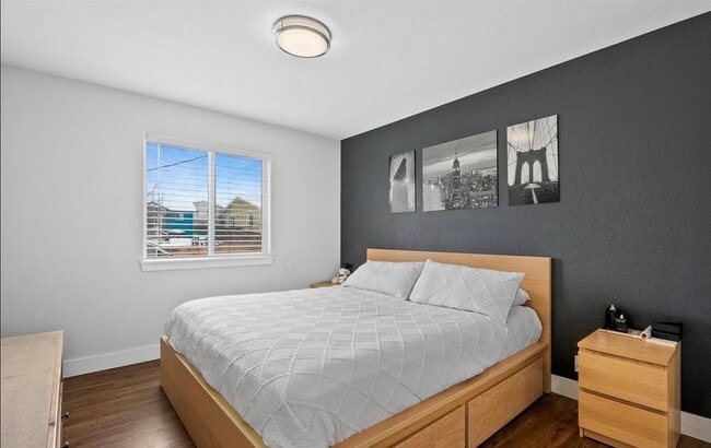 Building Photo - 2182 W Warren Ave