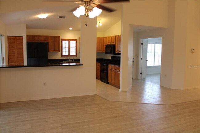 Building Photo - 1702 Fairway Trce