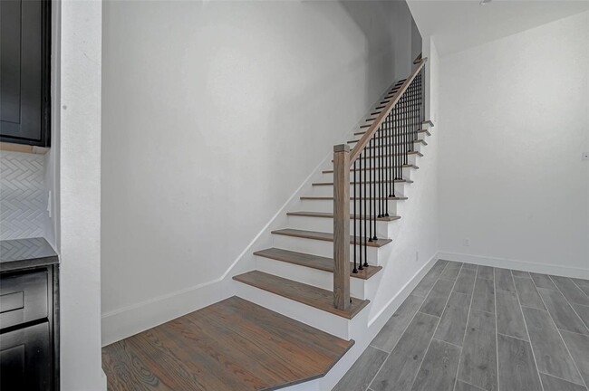 Building Photo - 8930 Spring Knoll Forest Dr