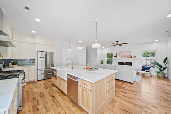 Building Photo - Brand-new condo in the heart of Ocean View.