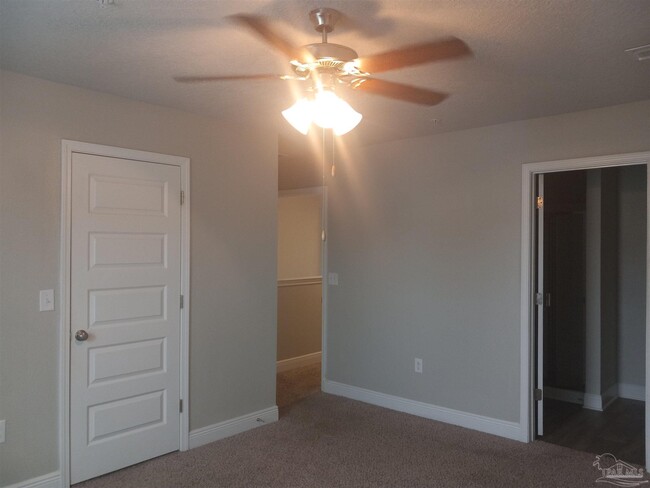 Building Photo - 6077 Royal Port Ct