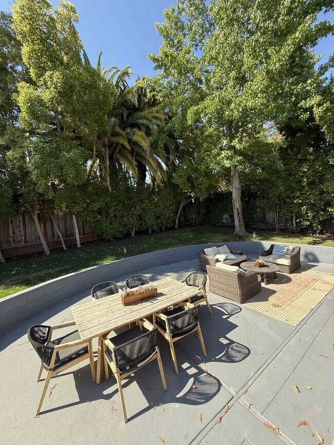 Building Photo - Modern 4-Bedroom Retreat in San Carlos – Remodeled, Spacious, Private Yard