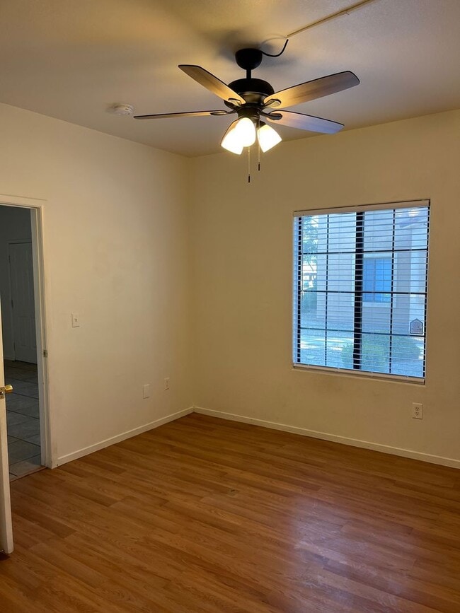 Building Photo - 2 Bedroom condo - Great Location