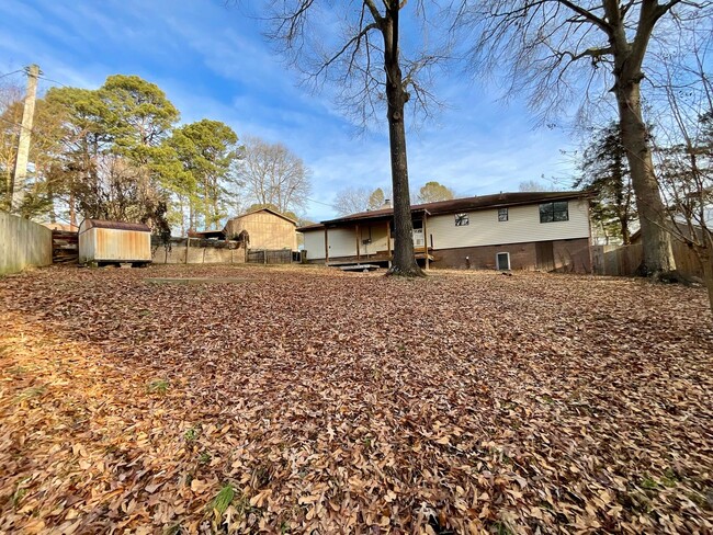 Building Photo - 2003 Doris Dr