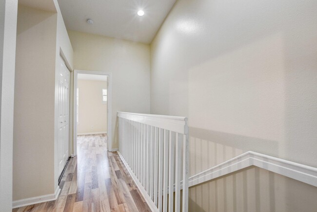 Building Photo - 8171 Bellagio Ln