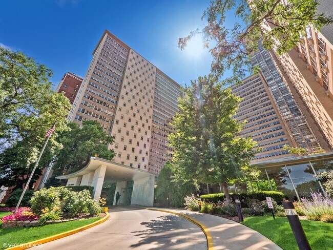 Building Photo - 3950 N Lake Shore Dr