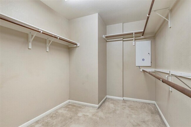 Building Photo - 4205 Fairmeadow Dr