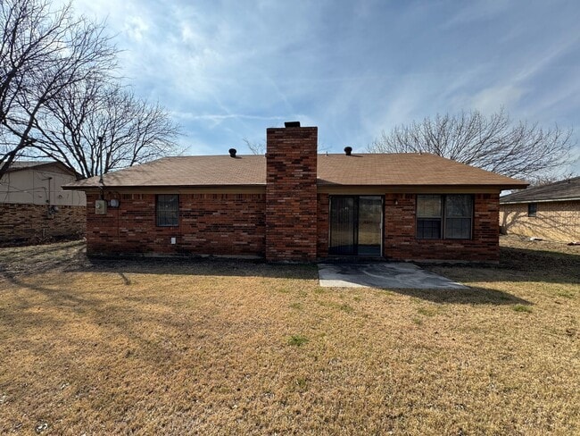 Building Photo - 207 E Hogan Dr