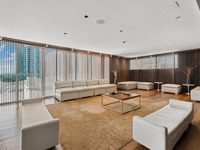Building Photo - 335 S Biscayne Blvd