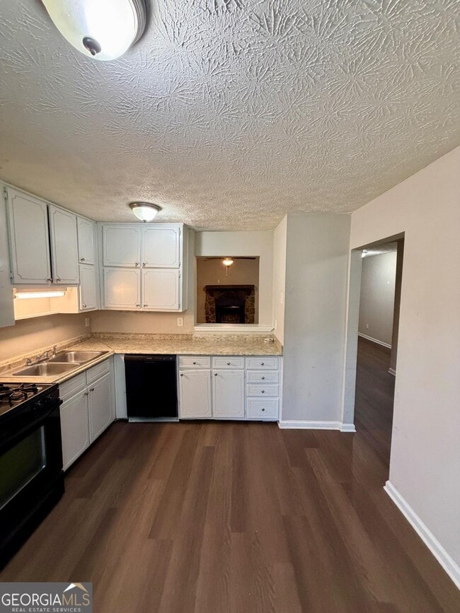 Building Photo - 8513 Pineland Dr