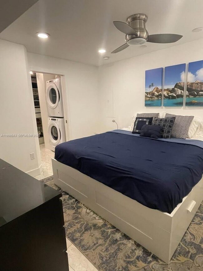 Building Photo - 209 N Fort Lauderdale Beach Blvd