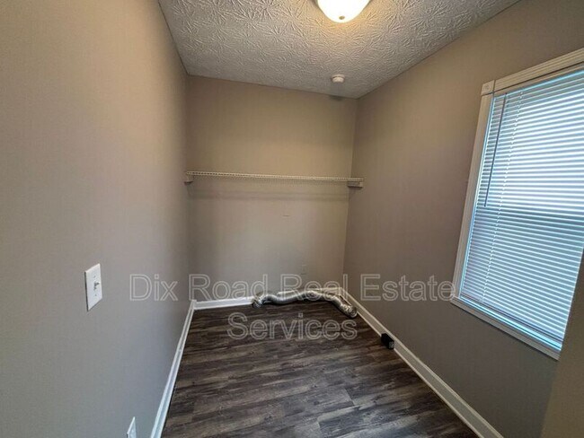 Building Photo - 2112 Lodell Ave