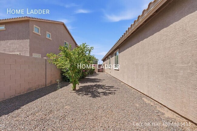 Building Photo - 3234 E Dogwood Pl