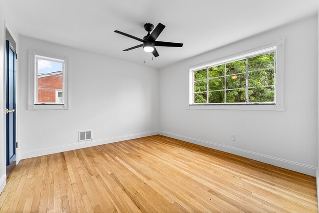 Building Photo - 947 Brintell St