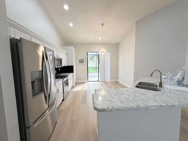 Building Photo - 6240 Fairskies Dr