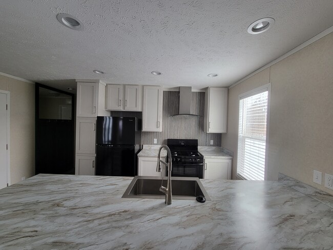 Building Photo - 66 Borman Ave