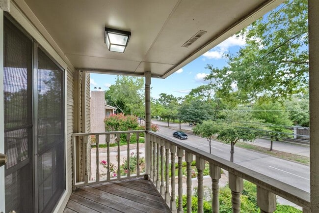 Building Photo - 7350 Kirby Dr