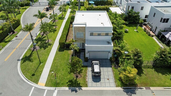 Building Photo - 6810 NW 103rd Pl