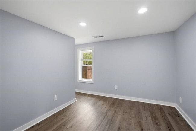 Building Photo - 2040 Penelope St NW