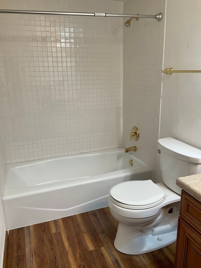 Building Photo - 33 Estates View Dr